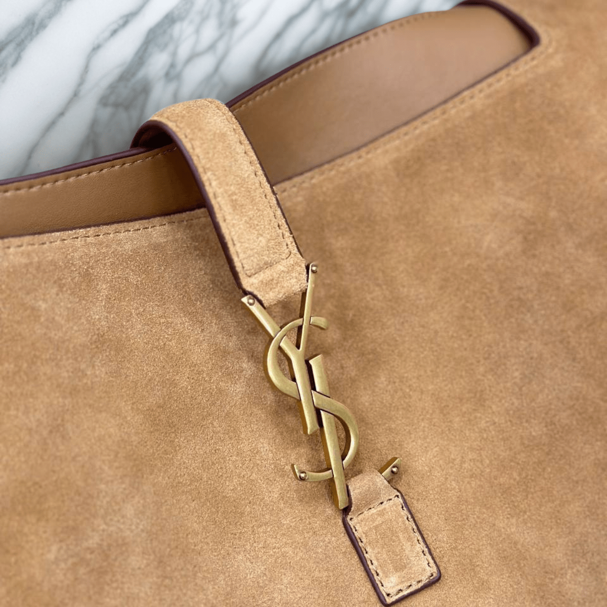 Saint Laurent – Le 5 à 7 Bea Tasche aus Wildleder