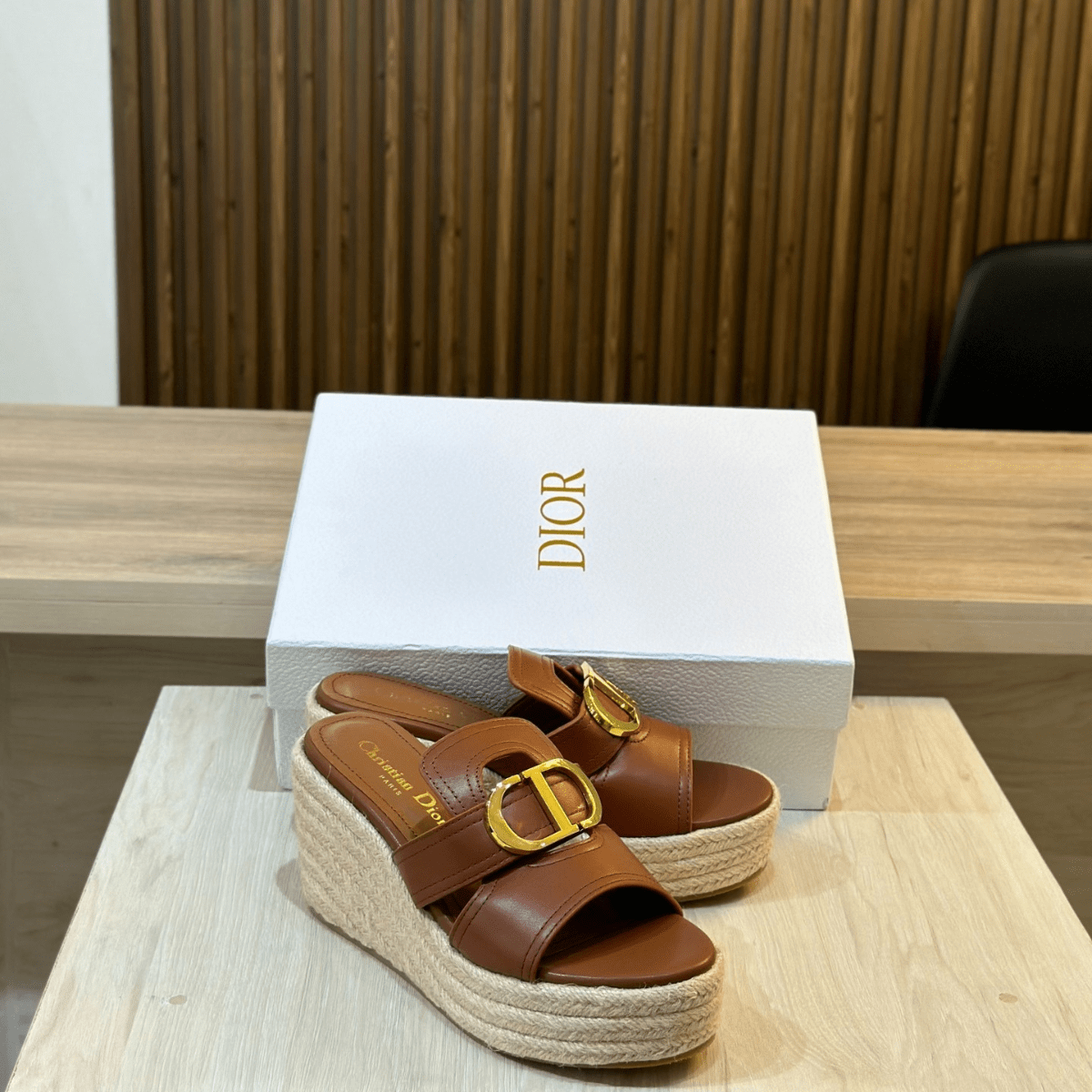 Dior Bobby Medium Bag und 30 Montaigne Wedge Slide Set