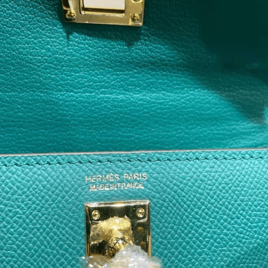 Hermès Kelly 20 Tasche mit goldener Hardware in Grün
