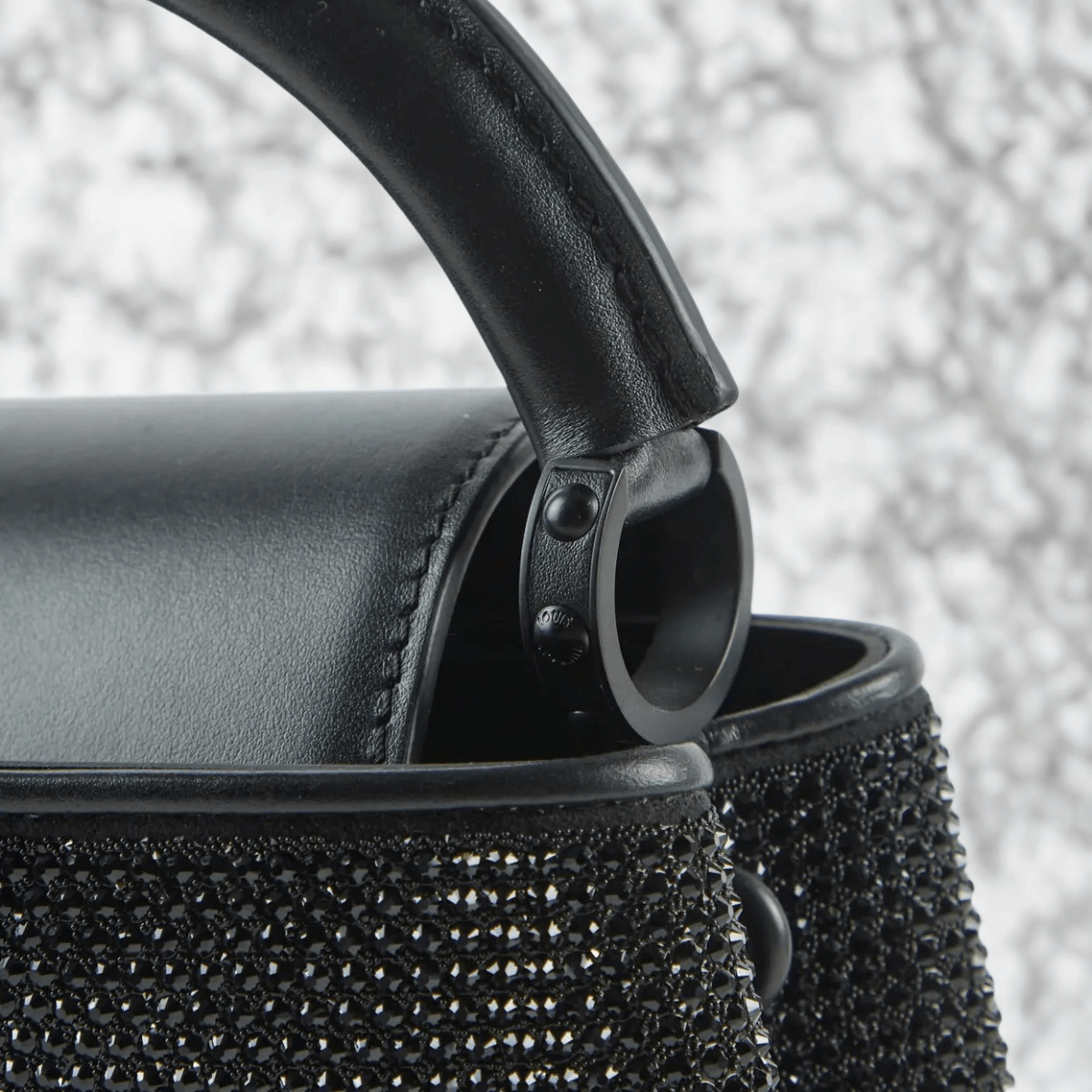 Louis Vuitton – Capucines East-West Mini Tasche