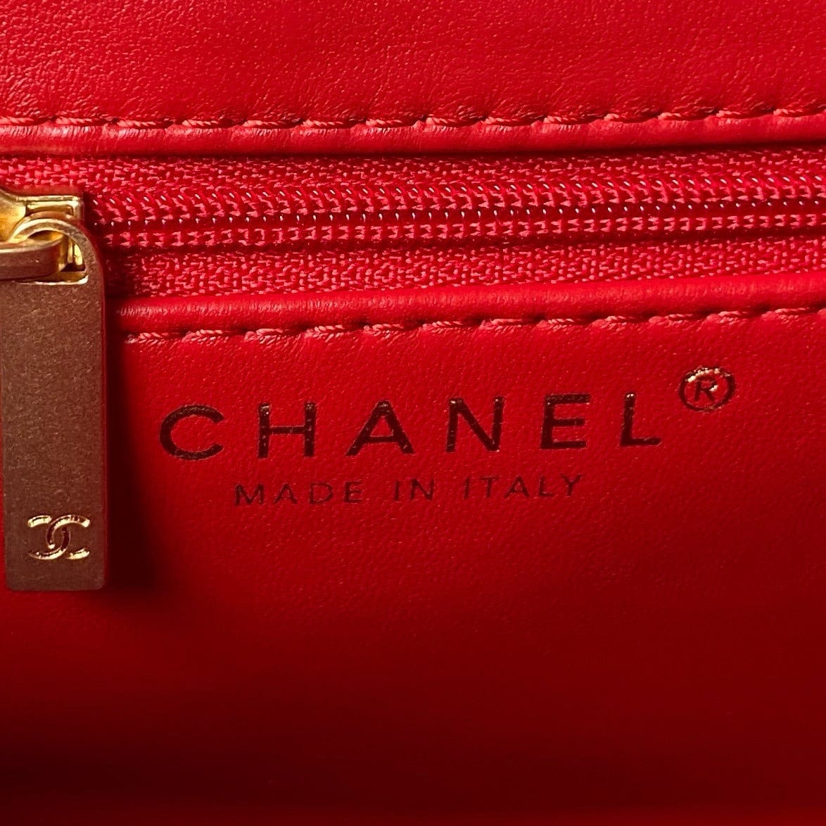Chanel Matelassé Handtasche – Rot Canvas