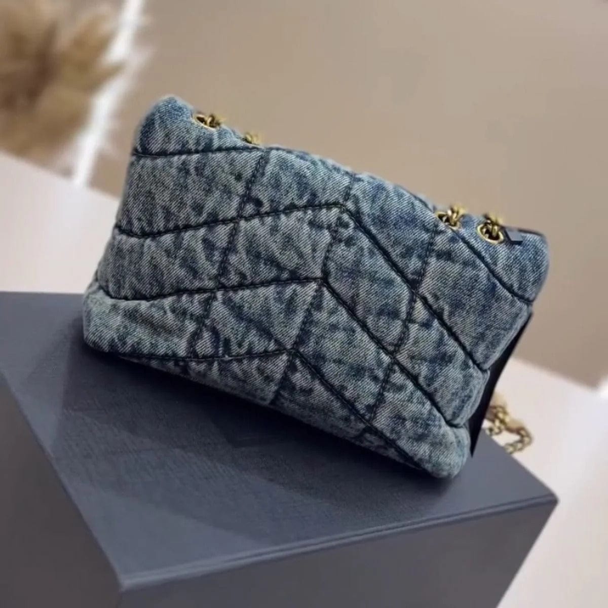 Saint Laurent Loulou Puffer Tasche in Quilted Vintage Denim