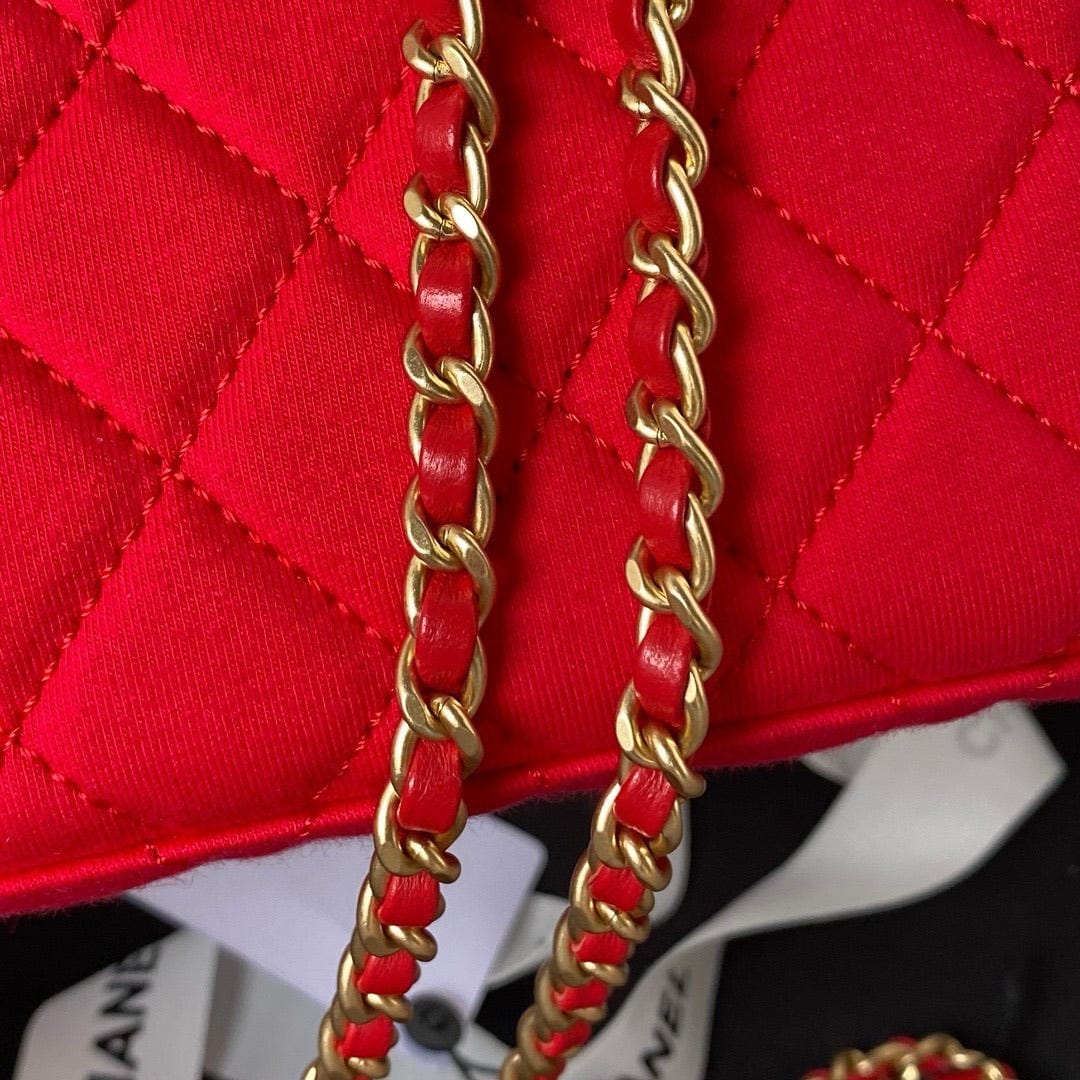 Chanel Matelassé Handtasche – Rot Canvas