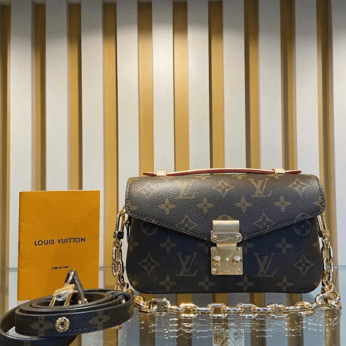 Louis Vuitton – Pochette Métis East West Tasche