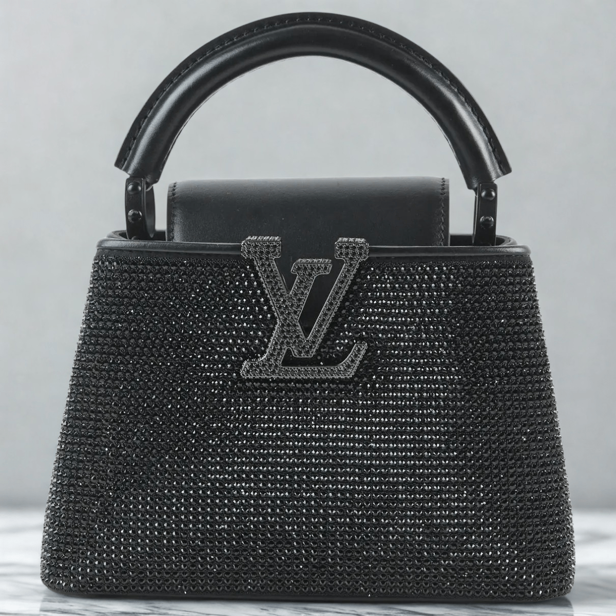 Louis Vuitton – Capucines East-West Mini Tasche