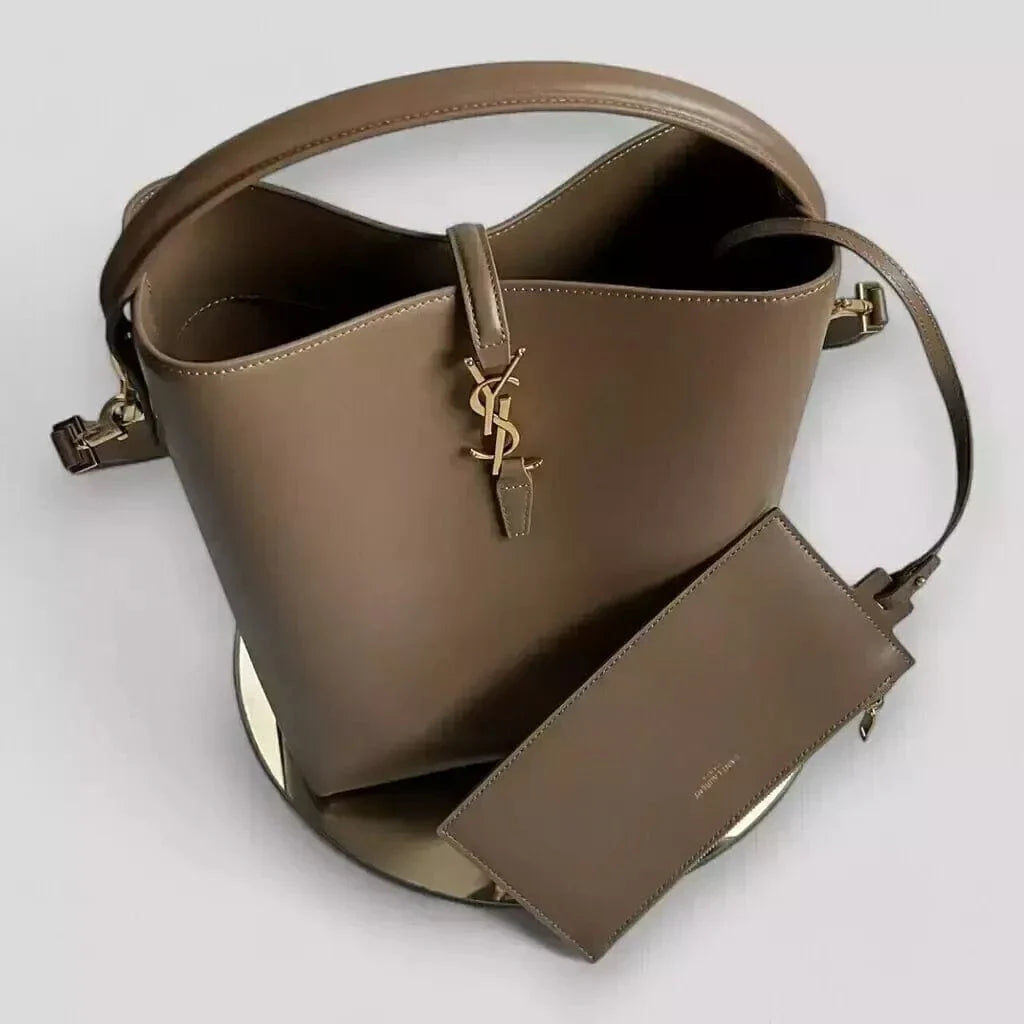 Yves Saint Laurent – Le 37 Tasche aus glänzendem Leder