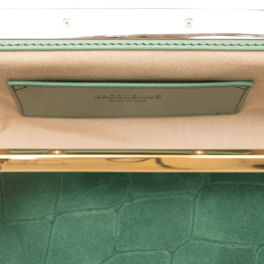 Jacquemus Le Salon Clutch aus Wildleder mit Krokodileffekt
