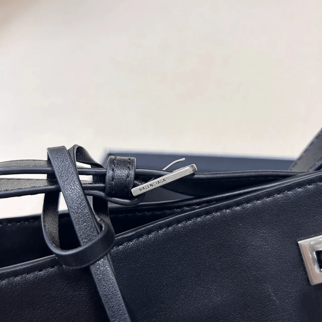 Bel Air Medium Schultertasche für Sie in Schwarz – Balenciaga